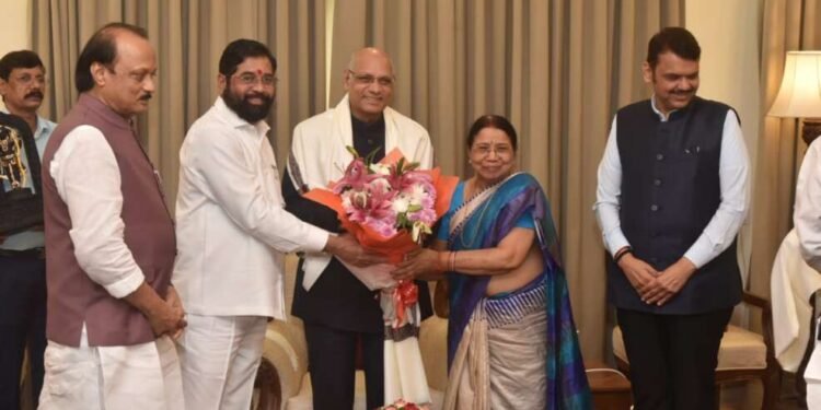 मुख्यमंत्री, उपमुख्यमंत्री यांच्याकडून राज्यपाल बैस यांना निरोप; नौदलातर्फे मानवंदना