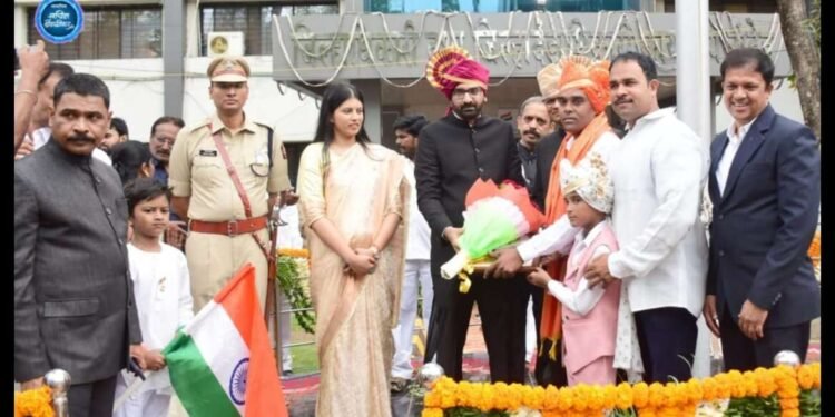 महाराष्ट्र शासनाचा अल ईम्रान प्रतिष्ठानला जिल्हा युवा पुरस्कार प्रदान