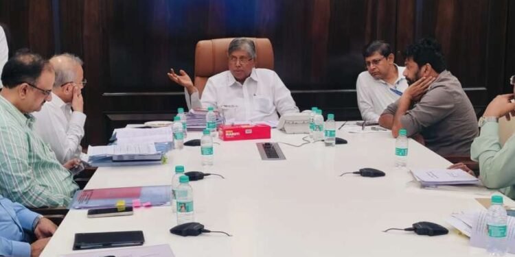 दिव्यांगासाठी स्वतंत्र विद्यापीठ स्थापनेबाबत तातडीने प्रस्ताव तयार करावा – चंद्रकांत पाटील