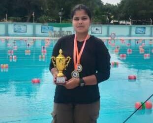 देगलूर महाविद्यालयाची खेळाडूला विद्यापीठीय जलतरण स्पर्धेत जनरल चॅम्पियनशिप