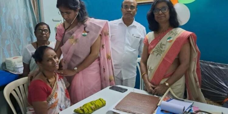 स्वातंत्र्यदिनानिमित्त घेण्यात आलेल्या स्त्रीरोग व बालरोग तपासणी शिबिरास उत्स्फूर्त प्रतिसाद