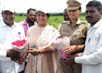 शिवराज सिंह चौहान व धनंजय मुंडे यांनी शेतकऱ्याकडे फिरविली पाठ कृषी मंत्र्याकडेच शेतकऱ्यांसाठी वेळ तर कोण देणार शेतकरी वर्गातून नाराजी