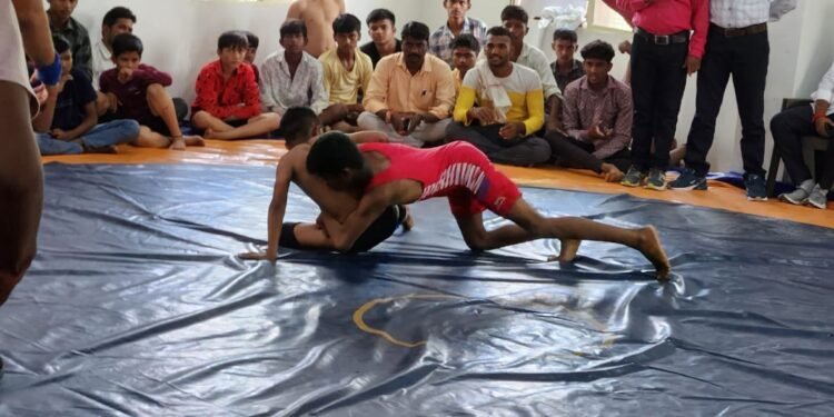 राजे शहाजी महाविद्यालयामध्ये तालुकास्तरीय कुस्ती स्पर्धा संपन्न