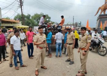 मुख्य रस्त्यावर बेशिस्त लावलेल्या वाहनावर भोकरदन पोलिसांची धडक कारवाई ; वाहन चालकाकडून वसूल केला १६ हजारांचा दंड वसूल,