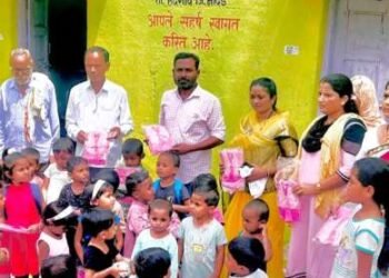 [] अंगणवाडीच्या ३० विद्यार्थ्यांना संदीप सोनुले यांच्यातर्फे स्वखर्चातून गणवेश वितरण []