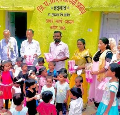 [] अंगणवाडीच्या ३० विद्यार्थ्यांना संदीप सोनुले यांच्यातर्फे स्वखर्चातून गणवेश वितरण []