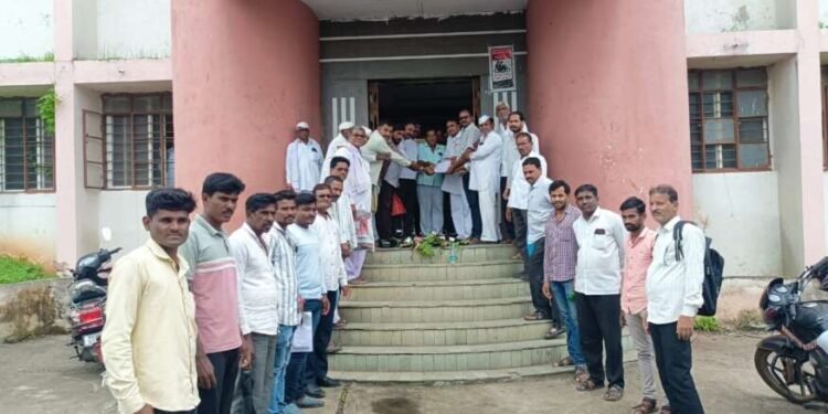 मंठा तालुक्यातील स्वस्त धान्य दुकानदारांकडून ई – पॉसची अंत्ययात्रा….