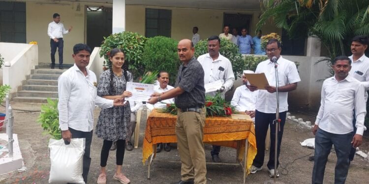 ] श्री सुभाष शुगर व शिऊर कारखाना येथे गुणवंत विद्यार्थ्यांचा सन्मानाचे यंदा ४ थे वर्ष []