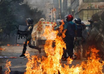 बांग्लादेशात हिंसाचारात एकाच दिवशी १०० ठार