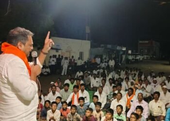 साकळगावच्या जनतेनी केला परिवर्तनाचा निर्धार :