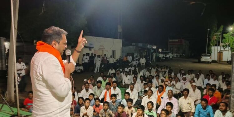 साकळगावच्या जनतेनी केला परिवर्तनाचा निर्धार :