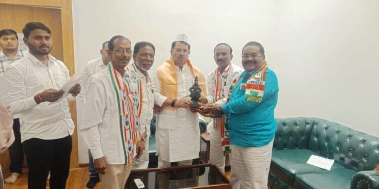 पतसंस्थांच्या जोखडातून शेतकरी राजास मुक्त करा