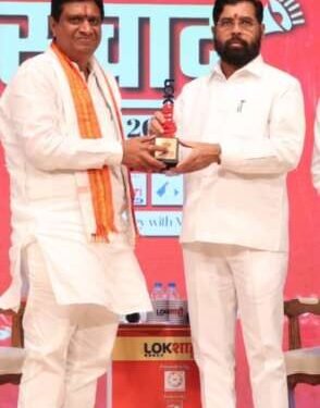 प्रा.डॉ.पुरुषोत्तम धोंडगे यांना “लोकशाही आरोग्यरत्न रत्न” पुरस्कार प्रदान