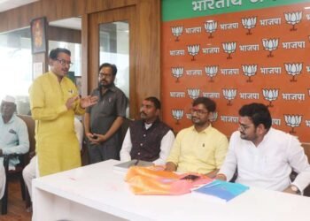 बीड येथील लोक कलावंताच्या मेळाव्यात पारगाव येथील शाहीर अशोक जाधव यांनी केलेल्या मागण्या