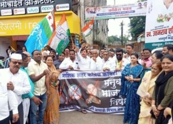 नाशिक : अनुराग ठाकूर, कंगनाच्या विरोधात काँग्रेसचे आंदोलन