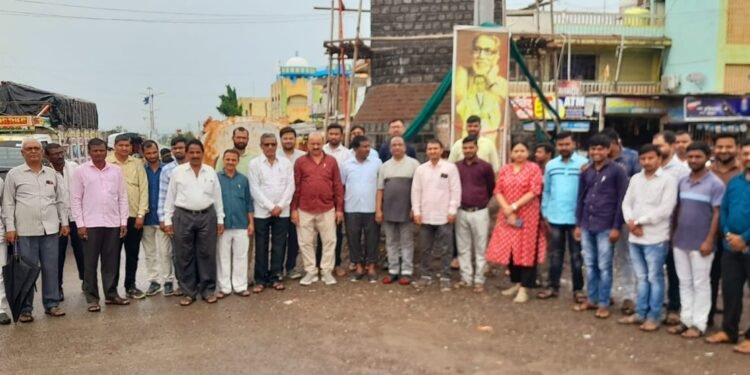 न्युज १७ ऑगस्ट माहोरा येथे छत्रपती शिवाजी महाराज चौकात कोलकाता येथील महिला डॉक्टर मौमिता देबनाथ, यांच्या आत्याचार करून त्या महिला डॉक्टरची हत्या करण्यांत आल्याने सदरील येथील मेडिकल ओरिसन, धनवंतरी डॉक्टर ओरिसन, लँब ओरिसीन यांचे सर्व दवाखाने,