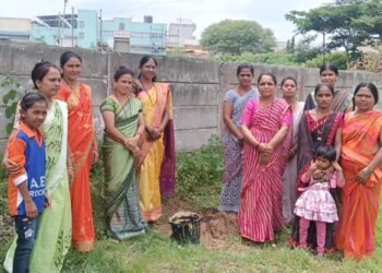 अनुष्का फाउंडेशन तर्फे १००१ वृक्षांचे रोपण