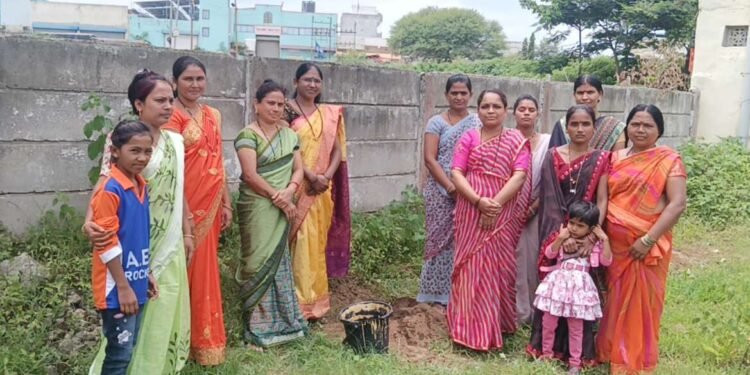 अनुष्का फाउंडेशन तर्फे १००१ वृक्षांचे रोपण