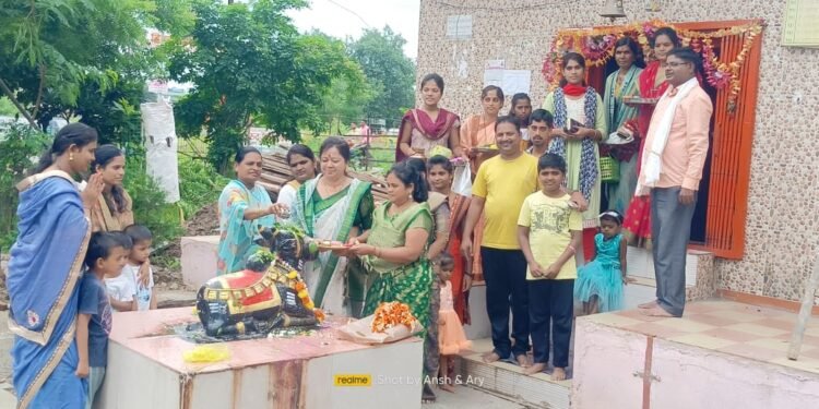शिव मंदिरात ‘हर हर महादेव’चा जयघोष