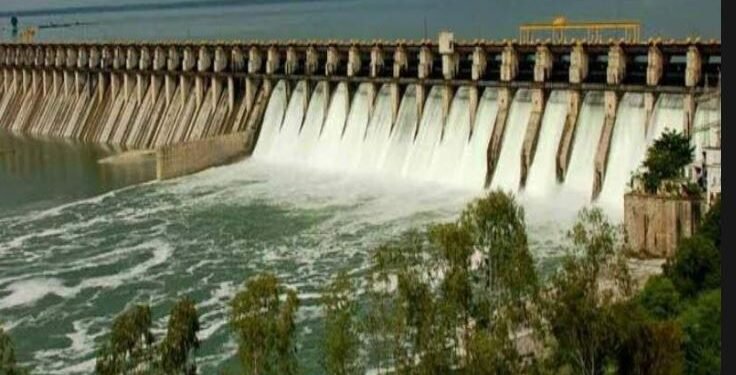 उजनी धरणात पाण्याचा विसर्ग एक लाख ८० हजार क्युसेकपर्यंत वाढला