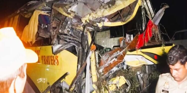 उत्तरप्रदेश : भीषण अपघातात 7 ठार, 40 जखमी