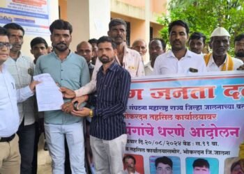 भोकरदन येथील तहसील कार्यालयावर अपंगाचे धरणे आंदोलन; मागण्या मान्य न झाल्यास आंदोलनाच्या पवित्र्यात,