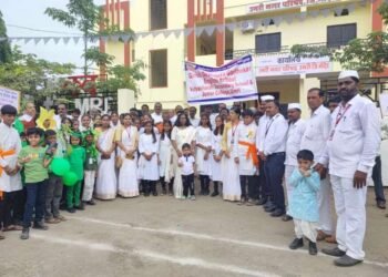 उमरी गिरीष देशमुख गोरठेकर इंग्लिश स्कूलच्या विद्यार्थ्यांनी स्वातंत्र्य दिनाच्या प्रभात फेरीत युवकांना व्यसनमुक्तीचा दिला संदेश .