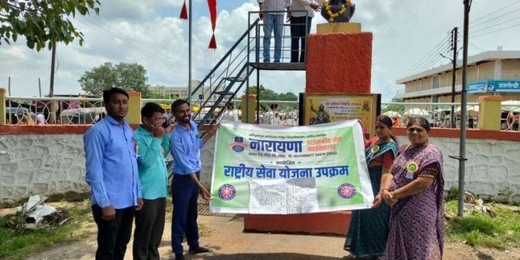 नारायणा प्रशासकीय सेवा महाविद्यालयच्या वतीने राष्ट्रीय महापुरुषांचे पुतळे परिसरात स्वच्छता मोहीम.