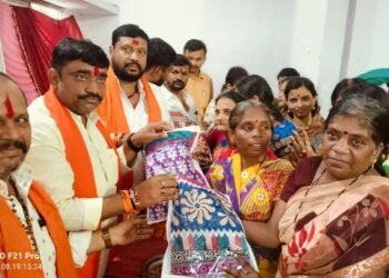 मुख्यमंत्री लाडकी बहिण योजनेचा लाभ मिळाल्या महिलांचा साडीचोळी देऊन बोंढारकरांच्या वतीने गौरव