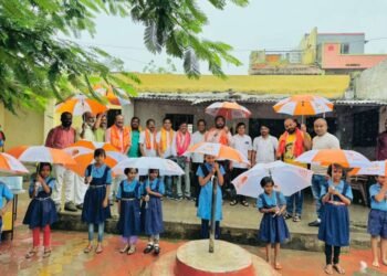 श्री. बाळासाहेब गायकवाड यांच्या मार्फत गरजुवंत विद्यार्थी तसेच छोटे उद्योजक हातगाडी चालकांना छत्री वाटप कार्यक्रम हाती घेण्यात आला आहे..