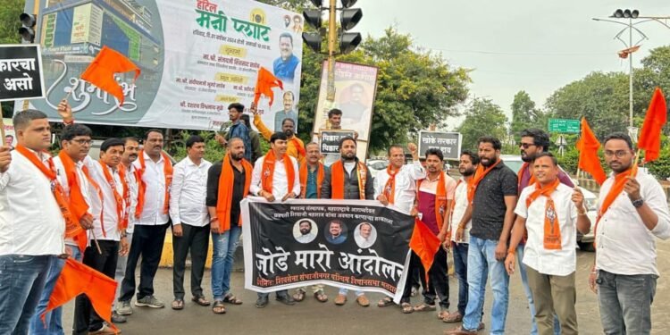 बजाजनगरात उद्धव ठाकरे गटाकडून ‘जोडे मारो आंदोलन’
