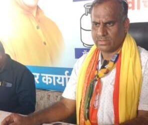 विरोद्धकाच्या पाया खालची वाळू घरसल्याने अरोप करतात माझ्या रक्तात गदारी नाही . डॉ माधव विभूते .