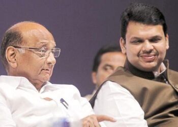 देवेंद्र फडणवीसांकडून शरद पवारांना फोन करुन शपथविधीचं निमंत्रण