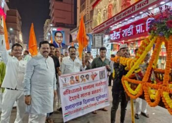ठाण्यात शिवसेनेने काढली पवित्र संविधानाची दिंडी