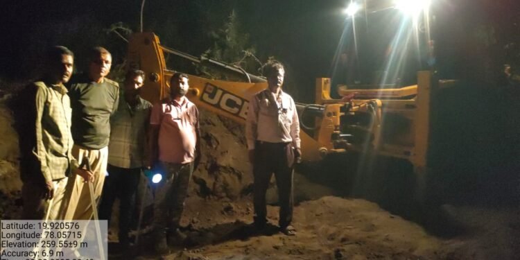 वादग्रस्त सायफळ वाळू घाट पुन्हा काढला खोदून