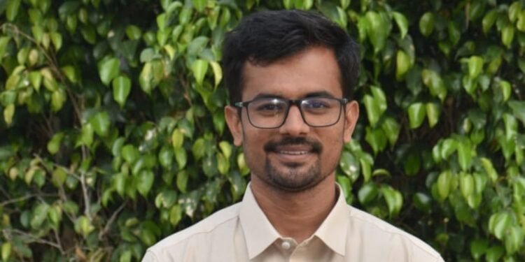 PWD : सांगोला तालुक्याचा अभिमान! सुयश बाबर यांची सार्वजनिक बांधकाम विभागात सहाय्यक अभियंता पदावर निवड