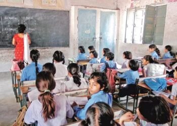 राज्यात शिक्षकांच्या ५५ हजार जागा रिक्त, जागा भरण्याची मागणी