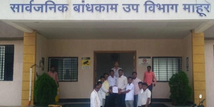 ग्रामीण रस्त्यांची दयनीय अवस्था, तातडीने रस्ते दुरुस्त करा, अन्यथा जनांदोलन करू : ९ गावच्या सरपंचांनी दिला इशारा!