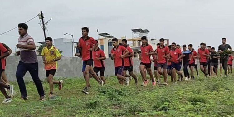 १० हजार पदांची पोलीस भरती ऑक्टोबर पासून गृह विभागाकडे प्रस्ताव सादर होताच मैदानावर गर्दी!