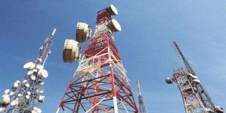 अवैद्यरित्या मोबाईल टॉवर उभारण्यावर कारवाई करा : अन्यथा आंदोलन करण्याचा गावकऱ्यांचा इशारा!