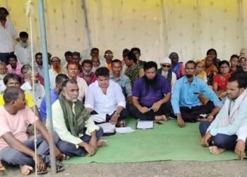 सरकारकडून दुर्लक्ष? थकीत हप्ते न भरल्याने नागरिकांचा आक्रोश, मोफत वाळूसाठी उपोषण