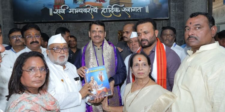 मुख्यमंत्री देवेंद्र फडणवीस यांच्याहस्ते संत नामदेव पायरीवर महाआरती; संत चोखामेळा समाधी व विठ्ठल-रुक्मिणीचेही दर्शन