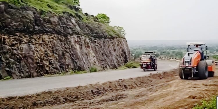 दीर्घकाळ प्रलंबित मालवाडा घाटातील रस्त्याच्या कामाला सुरुवात!