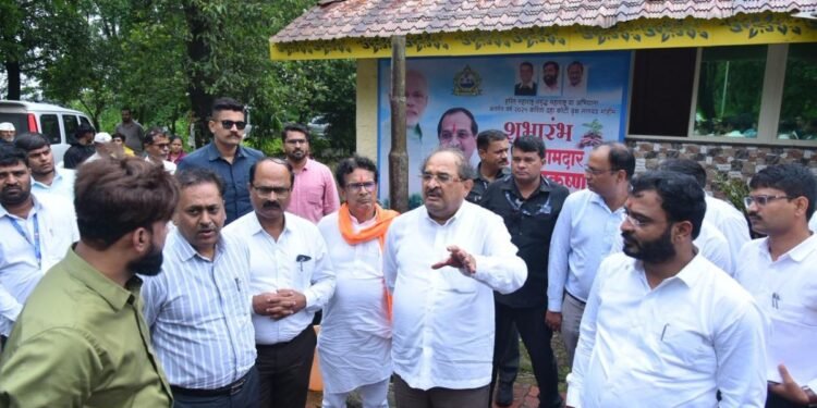 जलसंपदा विभागाच्या जागा अतिक्रमणमुक्त करून पर्यटन विकासास चालना : पालकमंत्री राधाकृष्ण विखे पाटील