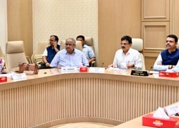 ऊर्जेची बचत,पर्यावरण रक्षणासाठी सौर ऊर्जेचा वापर करा, वस्त्रोद्योगासाठी विशेष समितीची गरज : मुख्यमंत्री देवेंद्र फडणवीस  