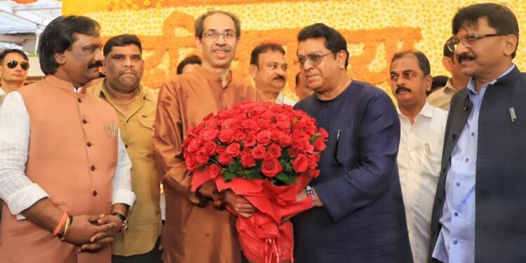 २० वर्षांनंतर राज ठाकरे ‘मातोश्री’वर; उद्धव ठाकरेंना दिल्या वाढदिवसाच्या शुभेच्छा, राजकारणात नवे समीकरण?