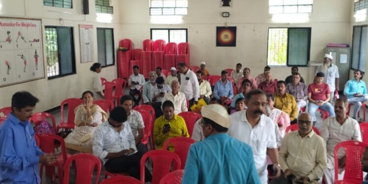 पंढरपूरात बैठकीसाठी अधिकारी गायब, वाट पाहुन नागरिक वैतागले! कॉरिडॉर विरोधात घरचा रस्ता धरला