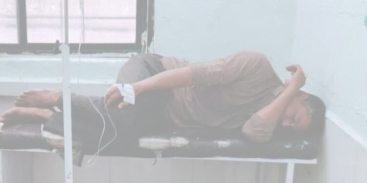 नवीन विद्युत मीटरचा प्रश्न गंभीर! शेतकऱ्याने महावितरण कार्यालयासमोरच विष प्राशन करून आत्महत्येचा प्रयत्न