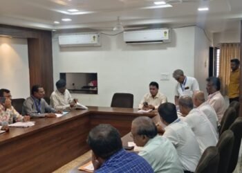 कामात कुचराई न करता नेमून दिलेली जबाबदारी प्रामाणिकपणे पार पाडावी : तहसीलदार मुगाजी काकडे