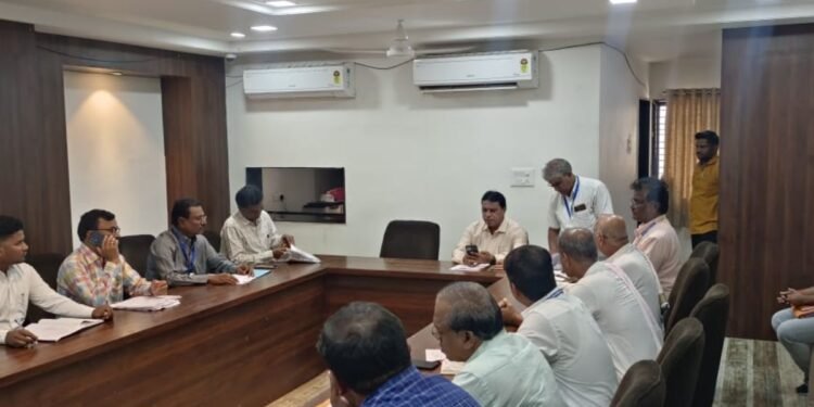 कामात कुचराई न करता नेमून दिलेली जबाबदारी प्रामाणिकपणे पार पाडावी : तहसीलदार मुगाजी काकडे